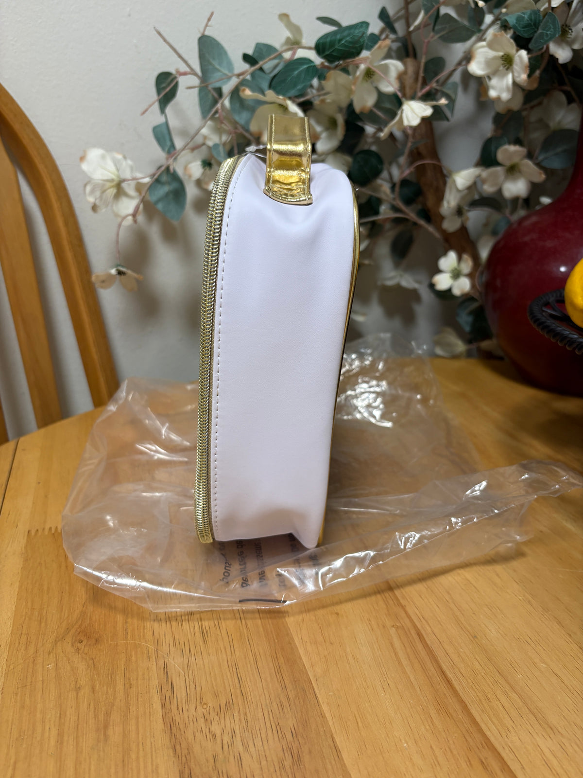 Juicy Couture White/Gold/Rainbow Stripe Cosmetic Bag, 8.5x3.4x9.5in, BNWT, New