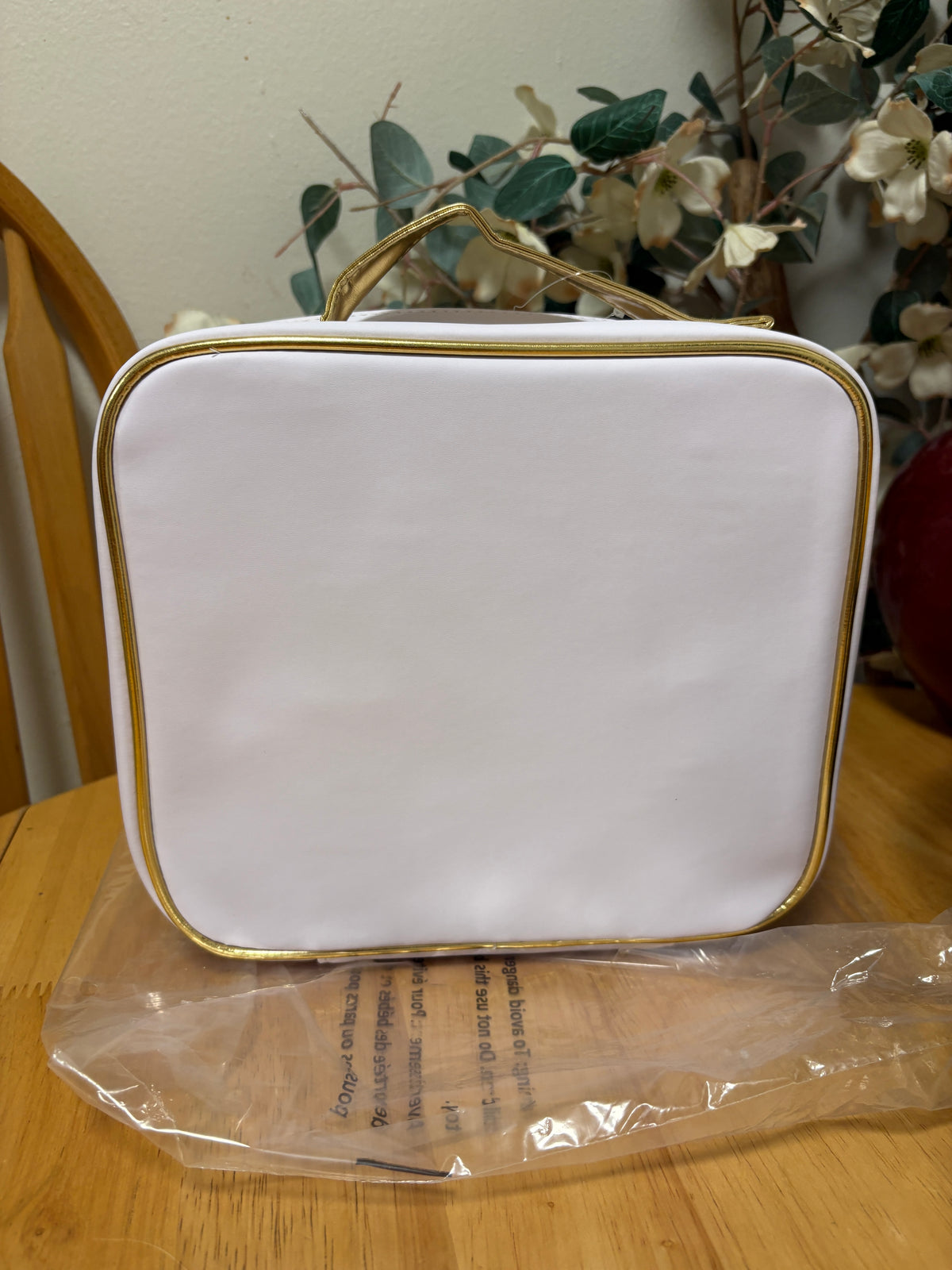 Juicy Couture White/Gold/Rainbow Stripe Cosmetic Bag, 8.5x3.4x9.5in, BNWT, New